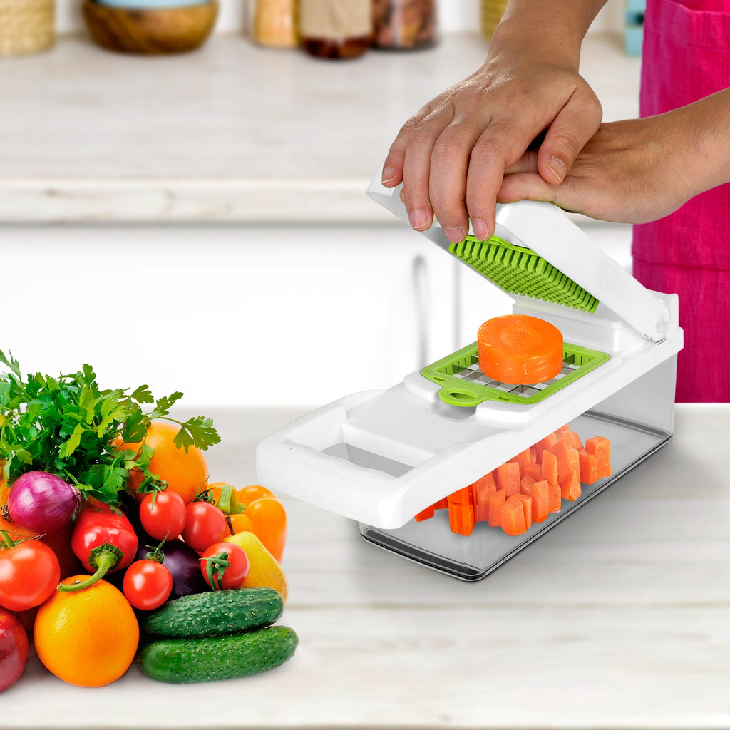 Vegetable chopper with hand protector